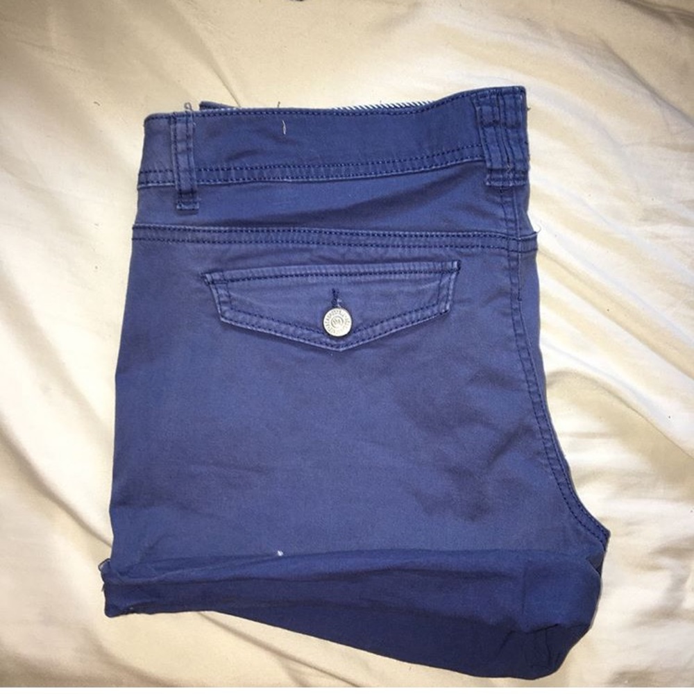 Shorts - Picture 2 of 3